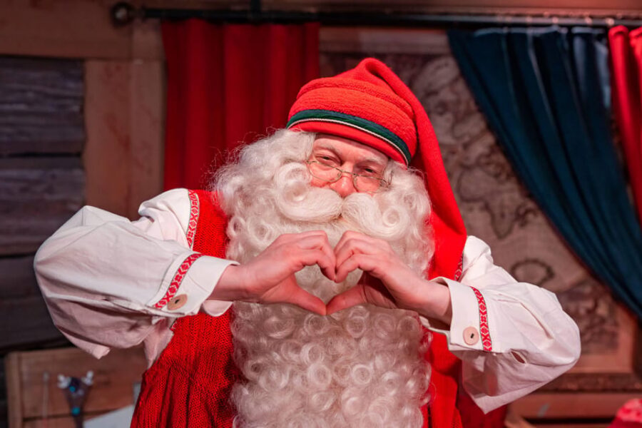 Rovaniemi: Tour to Santa Claus Village with Hotel pick up - Shopping at your own pace: Finnish design and handcrafted souvenirs