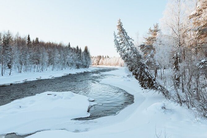 Rovaniemi: Winter Wonderland Vikaköngäs Hiking Tour & BBQ - Trail time at Vikaköngäs: forests, frozen-water scenery, lake crossings, and viewpoints
