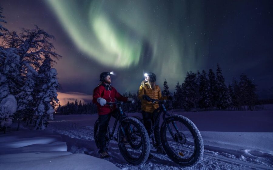 Ruka: Guided fatbike safari - Fatbikes and helmets: the gear that makes snow feel fun