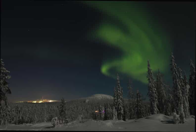 Ruka: Searching for the northern lights with snowshoes - The 3-hour flow: how the evening is paced from walk to fireplace