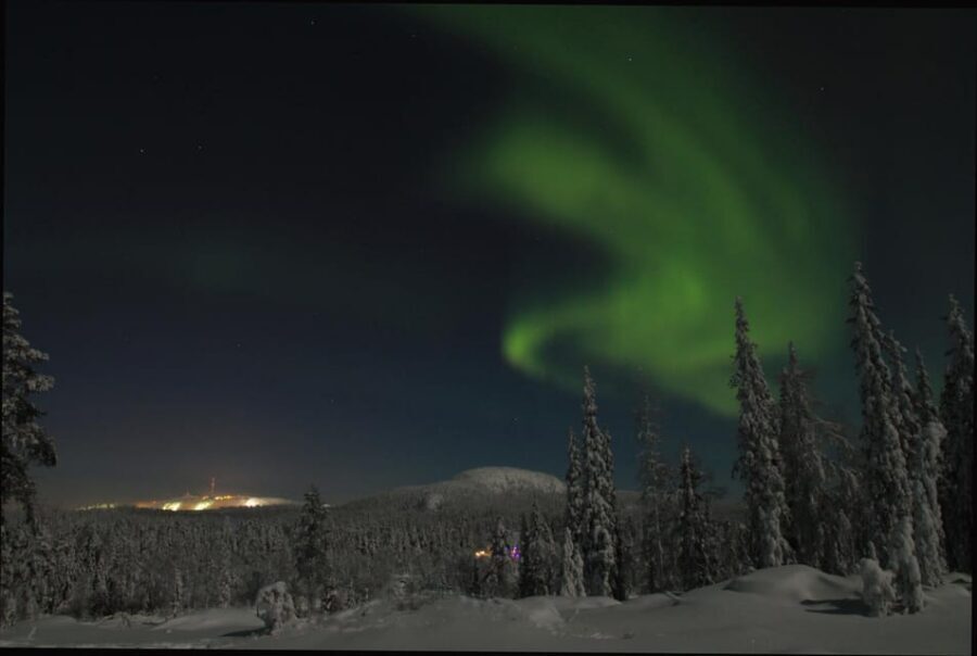 Ruka: Searching for the northern lights with snowshoes - Walking through snow: what the track lessons actually feel like