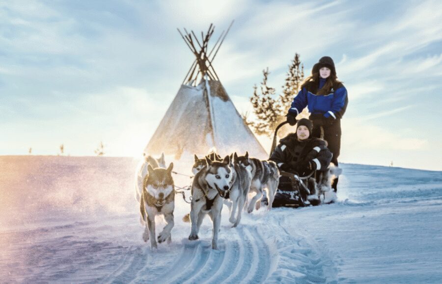 Saariselkä: Husky Safari with Aurora Borealis Hunt - Pickup in Saariselkä: the van runs, but it stays simple