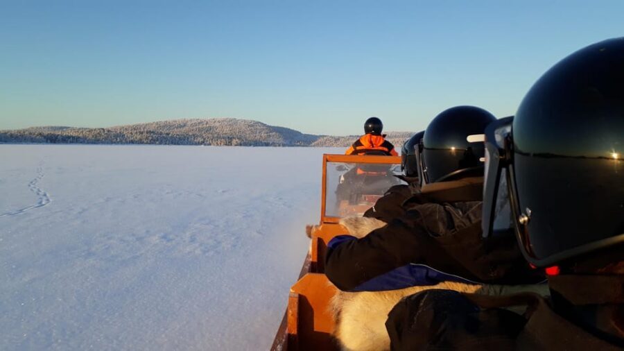 Saariselkä: Ice Fishing Tour to Lake Inari, reindeers& lunch - Getting Ready in Saariselkä and Ivalo: Warm Gear First