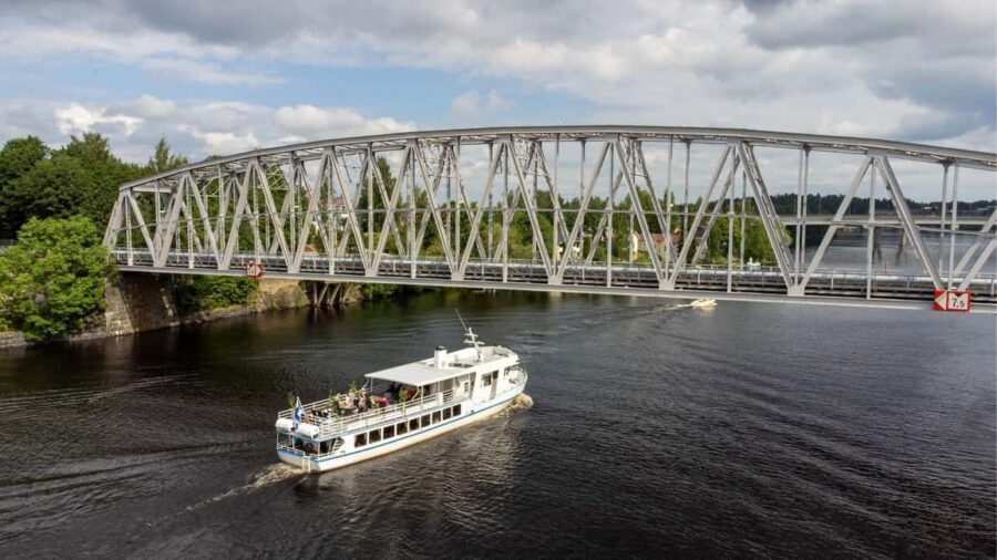 SIGHTSEEING CRUISE AROUND SAVONLINNA - A one-hour loop of Savonlinna’s central islands