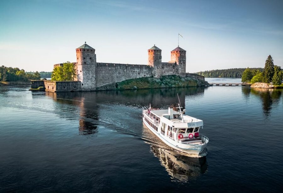 SIGHTSEEING CRUISE AROUND SAVONLINNA - Laitaatsalmi: the big concrete bridge and an inland shipyard feel
