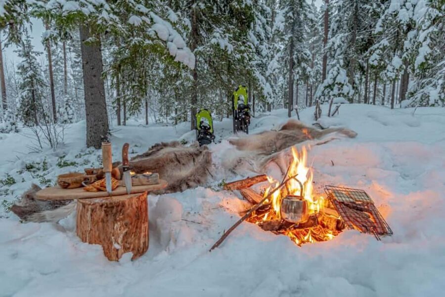 Snowshoe experience with traditional beverages in Lapland - What you’ll eat and drink: hot berry juice, cheese, and fire-cooked sausage