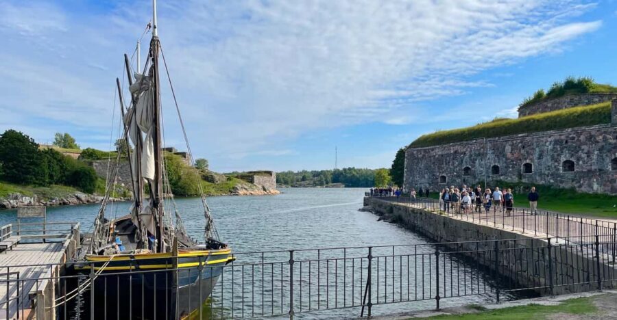 Suomenlinna tour in French with Doro - Key moments to look forward to