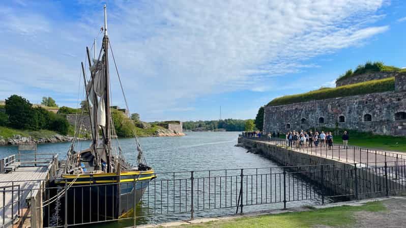 Suomenlinna tour in French with Doro - What the walk feels like: a 4 km loop with real variety