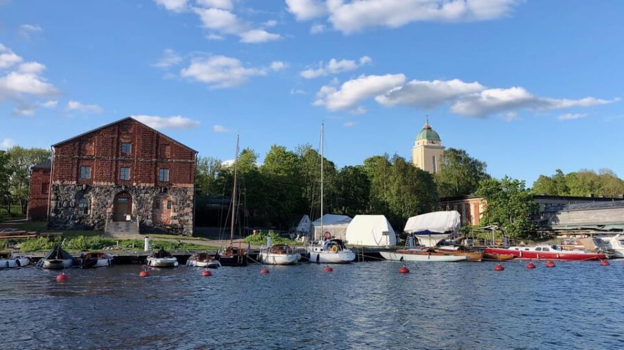 Suomenlinna tour in French with Doro - French guide value: why the language matters here