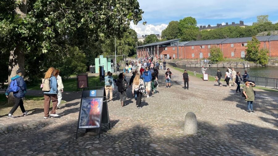 Suomenlinna tour in French with Doro - Who should book this tour (and who might skip it)
