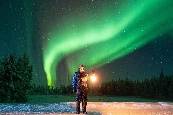 The Ultimate Guaranteed Aurora Hunt - Pickup rules, meeting point, and the warm-gear detail