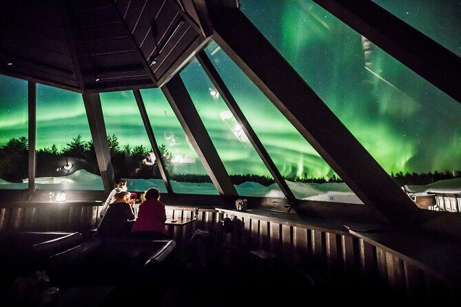 Visiting package: Guided Tour at Arctic Snow Hotel - Yard activities: toboggans and kick sledges