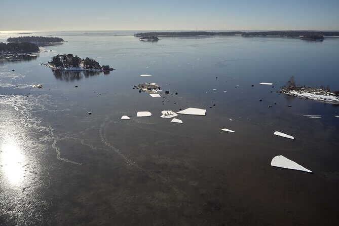 Winter kayaking in Eastern Helsinki archipelago - A guided paddle that keeps you in protected conditions