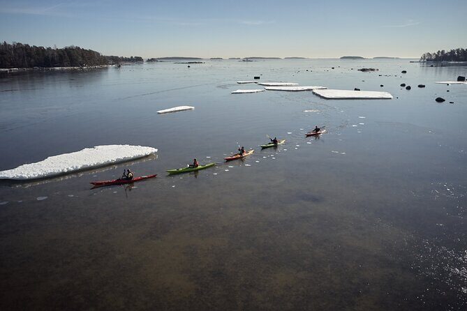 Winter kayaking in Eastern Helsinki archipelago - What the hot juice and snacks do for the mood