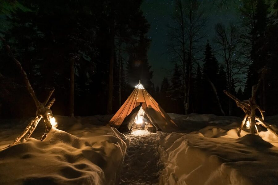 Ylläs: Fireside tasting in a traditional lavvo - A Small-Group Lapland Dinner in a Traditional Lavvo
