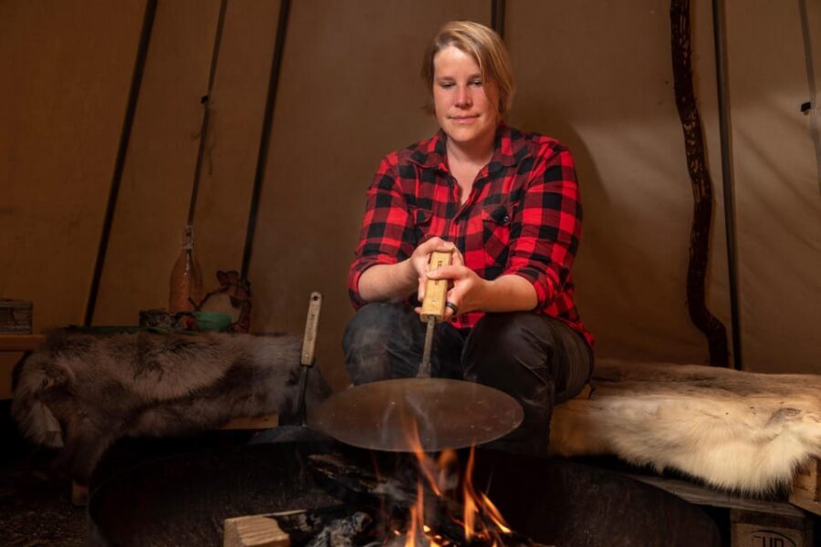 Ylläs: Fireside tasting in a traditional lavvo - Around the Fire: Lapland Life Stories and Real Q&A