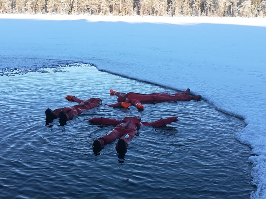 Ylläs: Lake Ylläsjärvi Ice-Floating Experience - Lake Ylläsjärvi ice floating: what you’re really signing up for