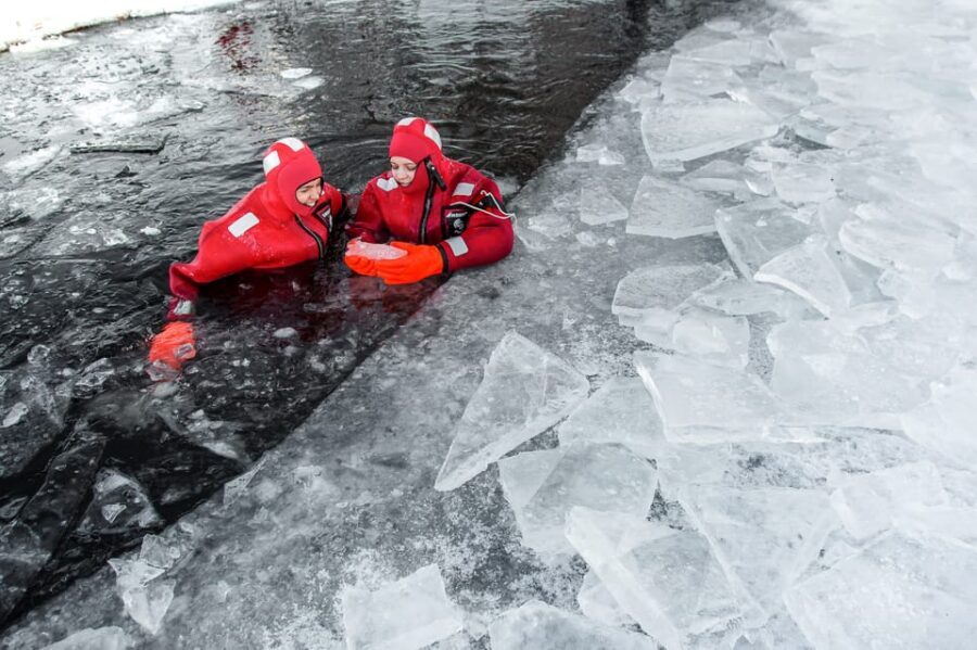 Ylläs: Lake Ylläsjärvi Ice-Floating Experience - The FAQ you’ll want before you book