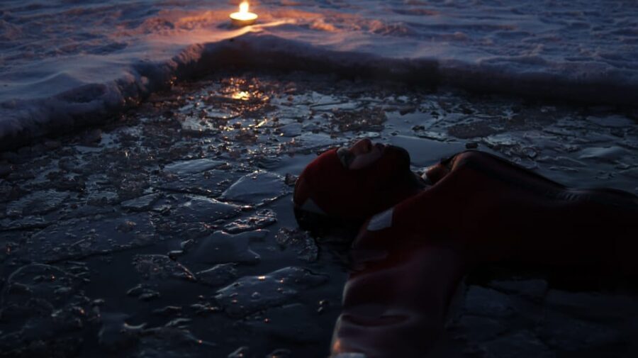 Ylläs: Northern Lights Ice-Floating Experience with Transfer - The rescue suit: how it changes comfort and confidence