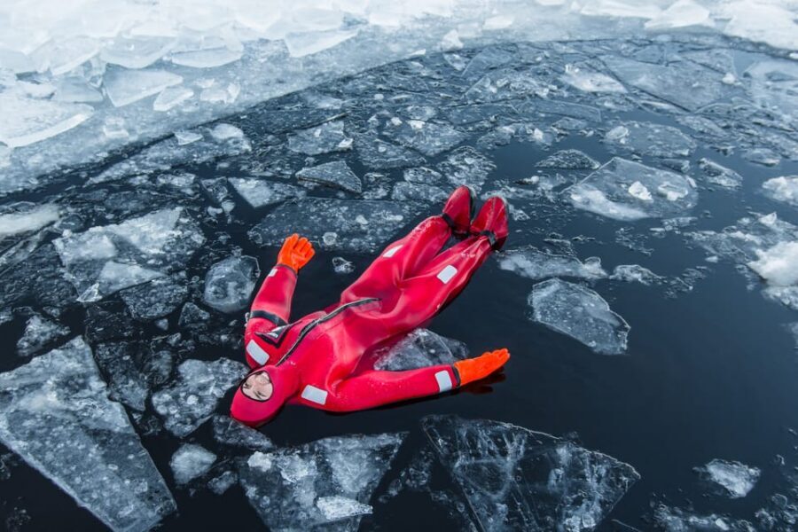 Ylläs: Northern Lights Ice-Floating Experience with Transfer - The 2.5-hour flow: from pickup to campfire glow