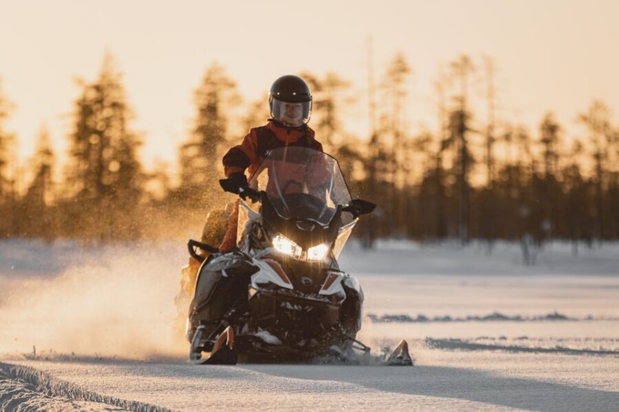Ylläs: Wilderness Snowmobile Tour - Forest lunch and hot drinks: the break that keeps the day fun